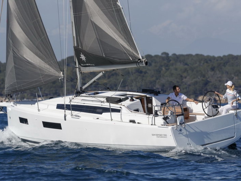 Sun Odyssey 350 by Trend Travel Yachting unter Segel